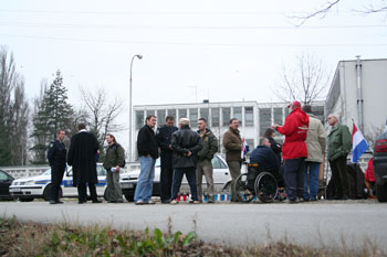 Ispred zatvorske bolnice Ispred zatvorske bolnice